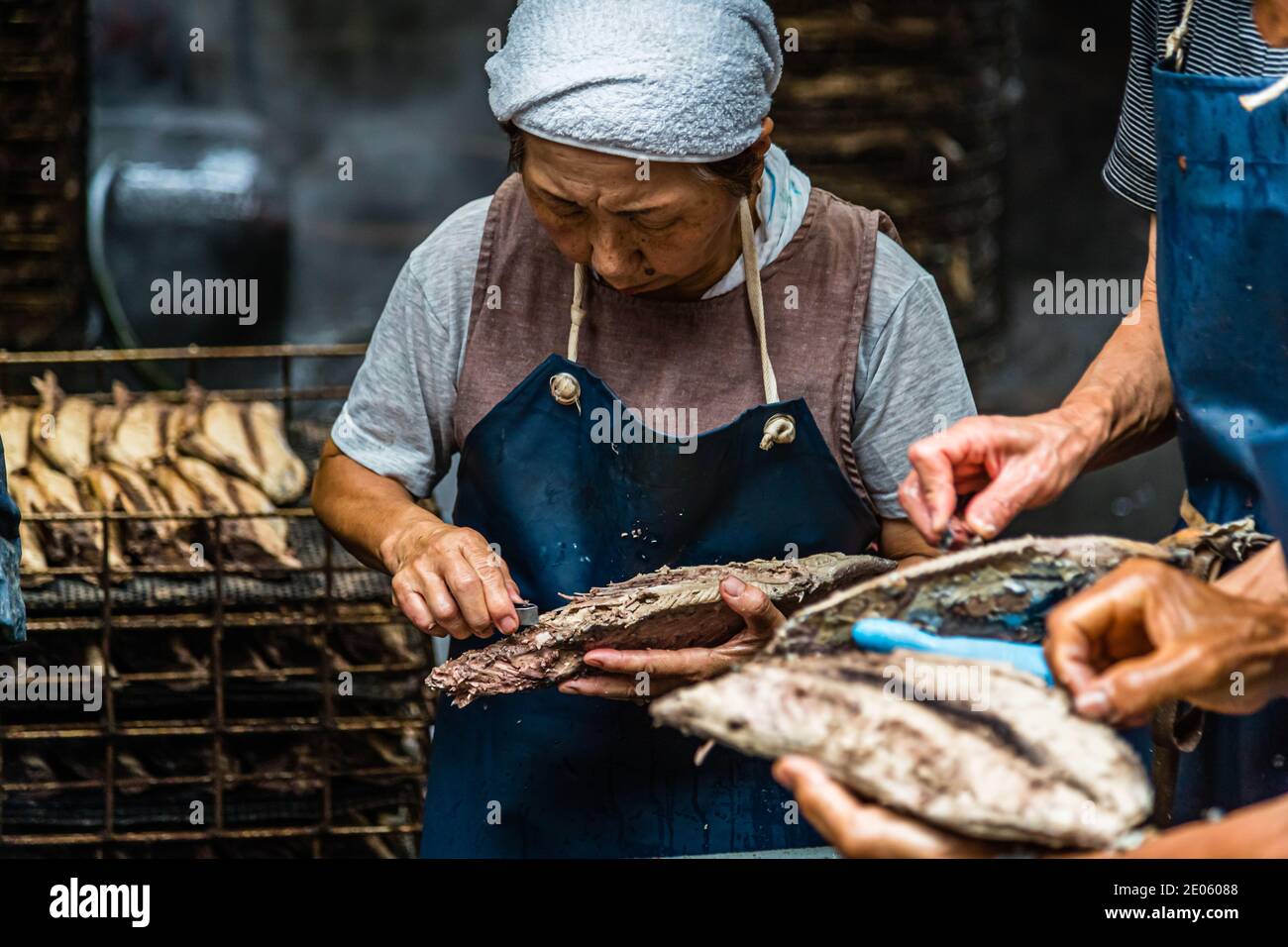 Yasuhisa Serizawa dans Nishiizu-Cho la fabrication Katsuobushi, Shizuoka, Japon Banque D'Images