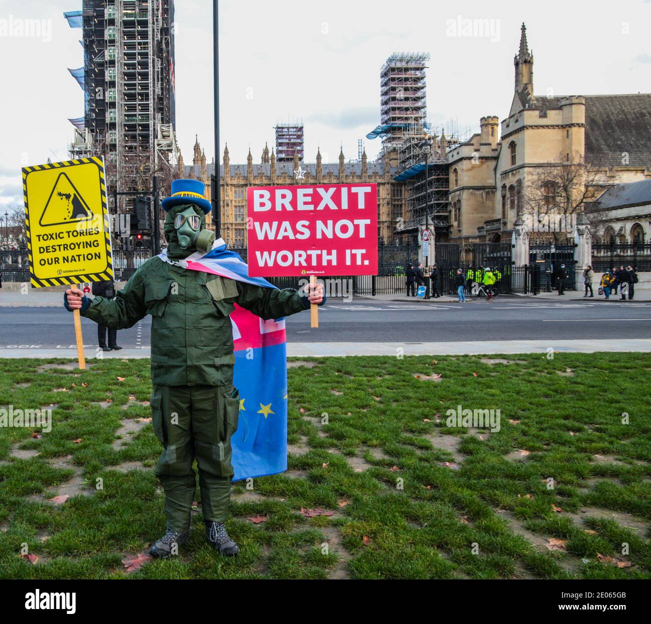 Londres Royaume-Uni 30 décembre 2020 Boris Johnson quitte le Parlement après L'accord commercial UE-Royaume-Uni de Brexit approuvé par le député, parmi certains anti-Brexit ProtestPaul Quezada-Neiman/Alamy Live News Banque D'Images