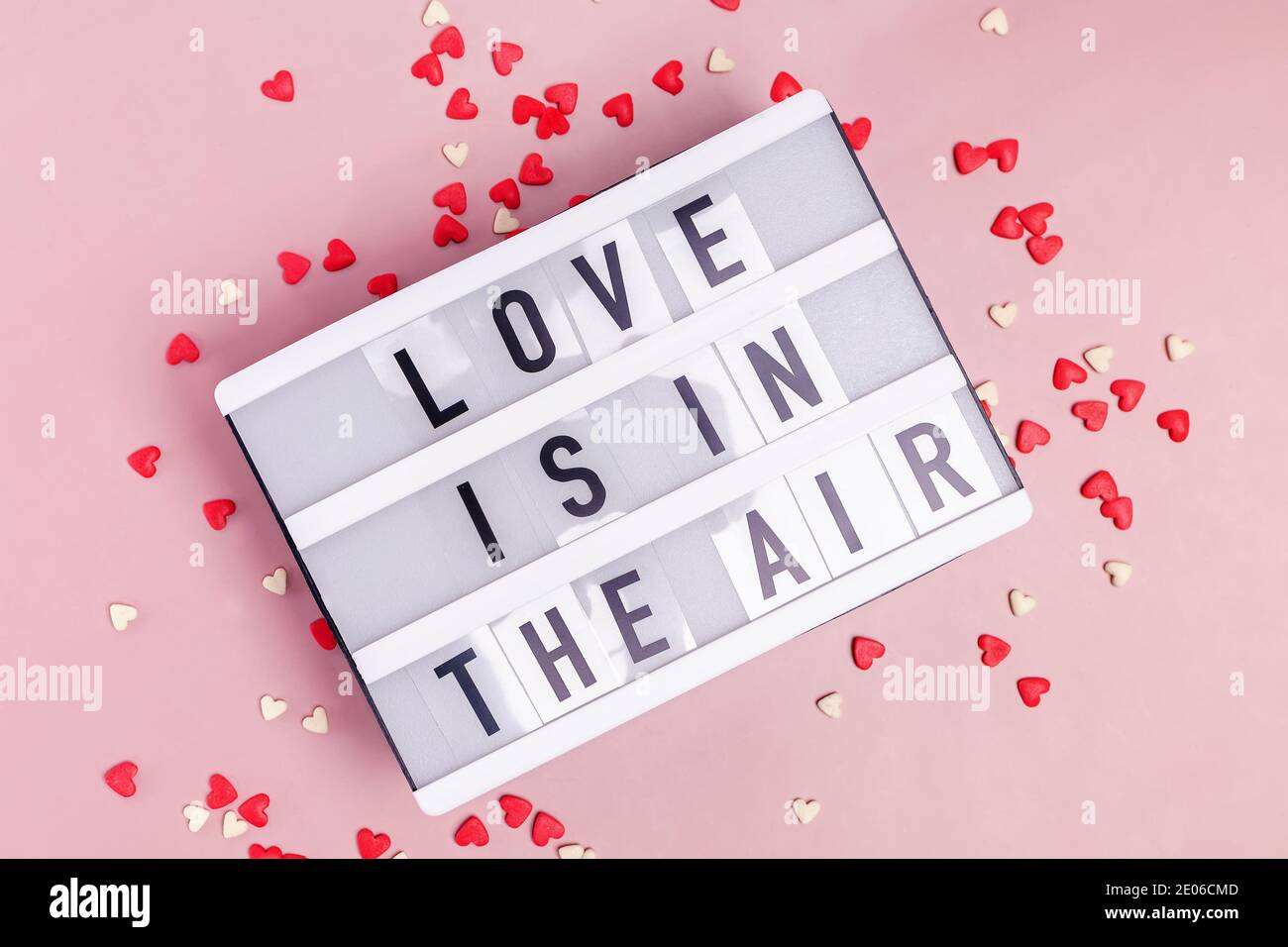 Texte Love est dans l'air écrit sur la visionneuse Banque D'Images