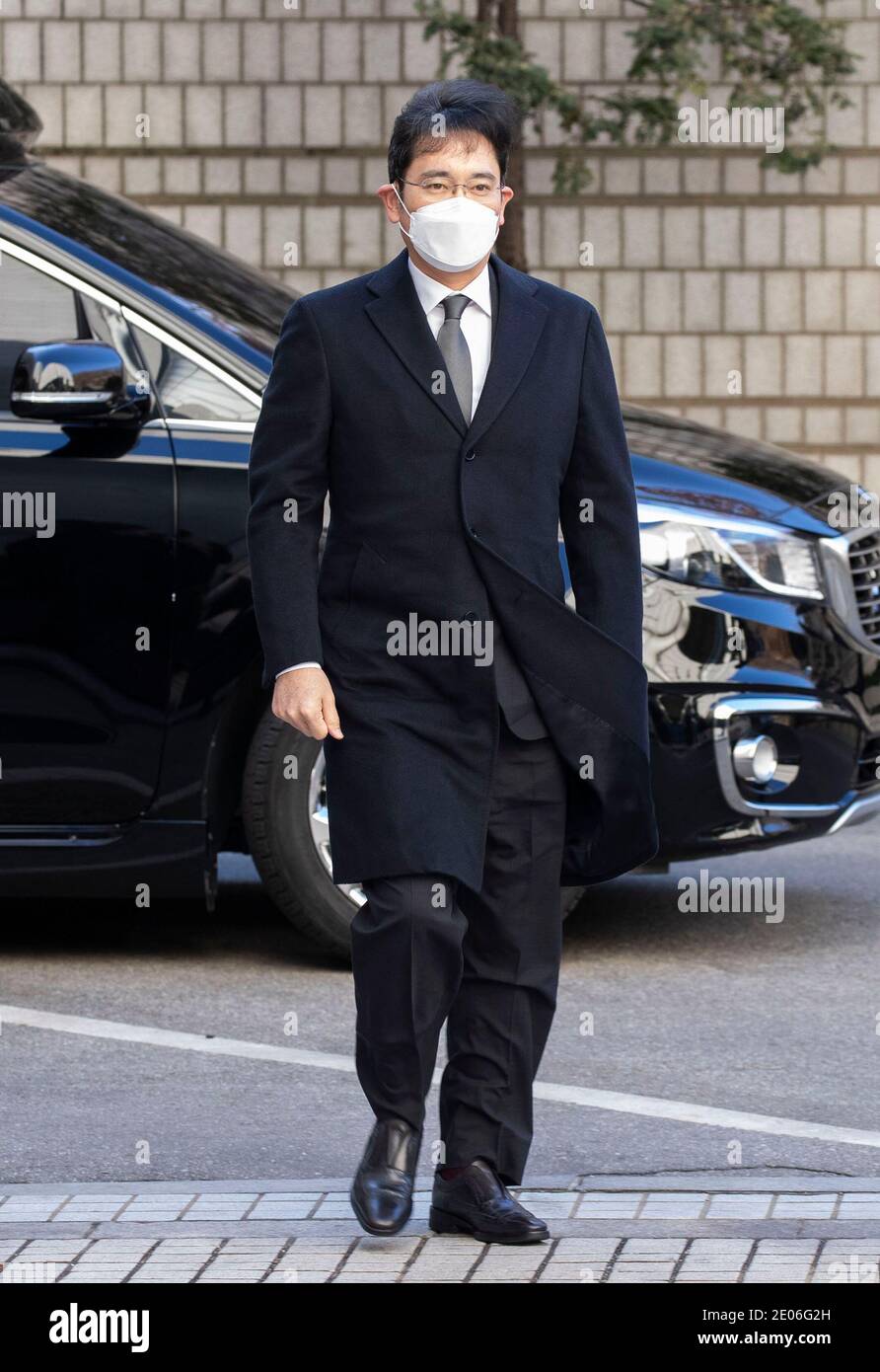 Séoul, Corée du Sud. 30 décembre 2020. Lee Jae-Yong, co-vice-président de Samsung Electronics Co., porte un masque de protection lorsqu'il arrive à la haute cour de Séoul, en Corée du Sud, le 30 décembre 2020. Lee Jae-yong est confronté à la possibilité de retourner en prison s'il est condamné. (Photo de Lee Young-ho/Sipa USA) crédit: SIPA USA/Alay Live News Banque D'Images