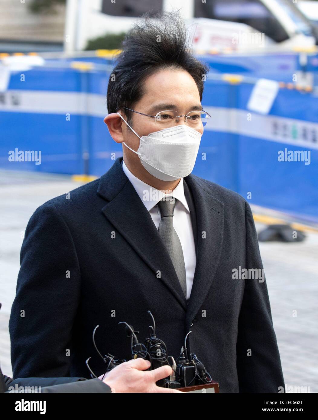 Séoul, Corée du Sud. 30 décembre 2020. Lee Jae-Yong, co-vice-président de Samsung Electronics Co., porte un masque de protection lorsqu'il arrive à la haute cour de Séoul, en Corée du Sud, le 30 décembre 2020. Lee Jae-yong est confronté à la possibilité de retourner en prison s'il est condamné. (Photo de Lee Young-ho/Sipa USA) crédit: SIPA USA/Alay Live News Banque D'Images