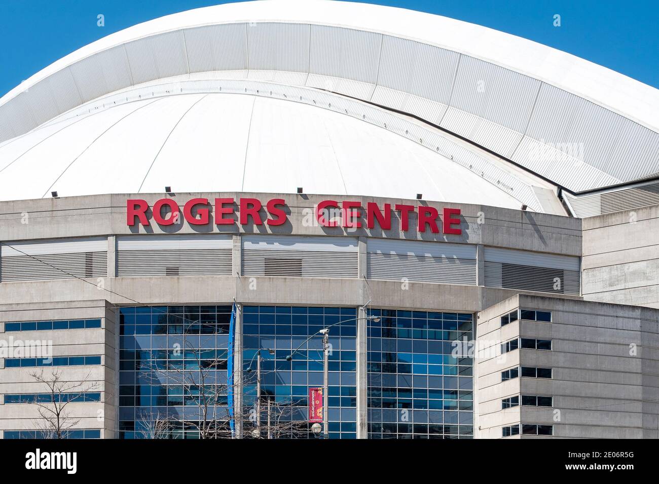 Roger entrée centrale, le monument est un stade multifonction situé au centre-ville de Toronto, c'est la maison pour les Blue Jays de Toronto parmi les autres équipes sportives. Banque D'Images