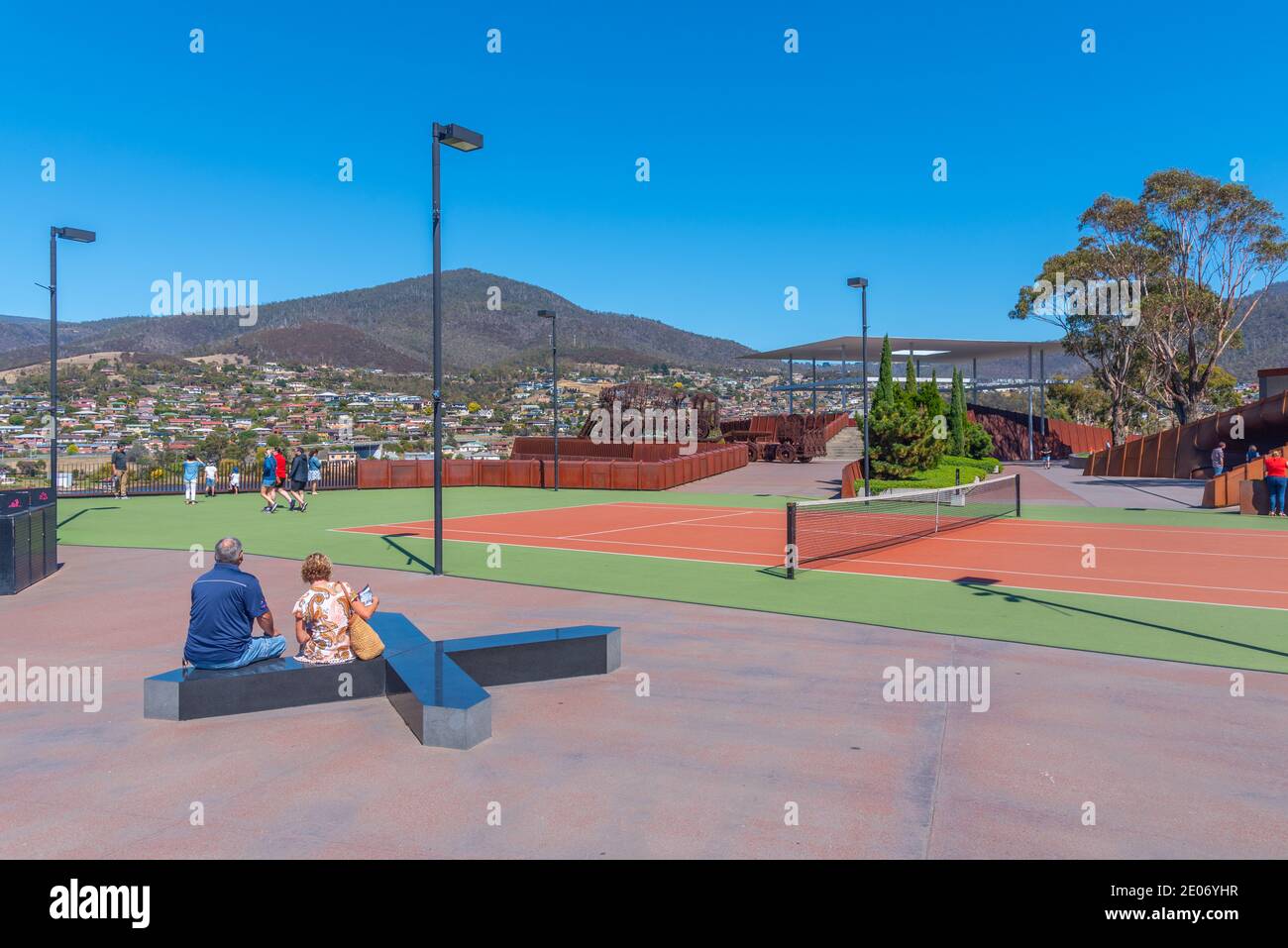 HOBART, AUSTRALIE, 22 FÉVRIER 2020 : court de tennis au MONA – Musée de l'ancien et du nouvel art à Hobart, Australie Banque D'Images