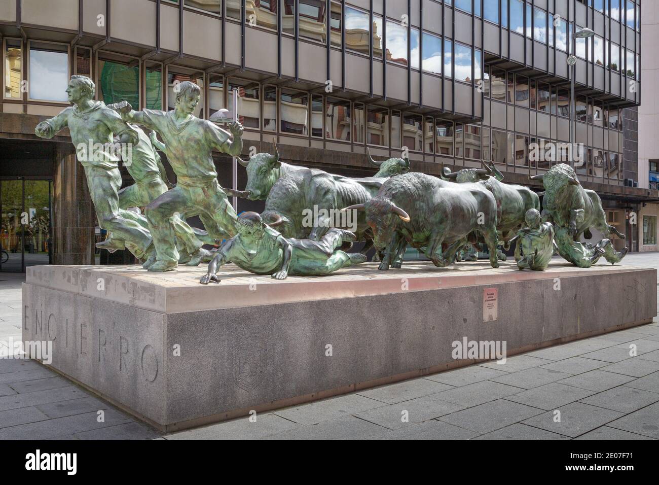 Pampelune, Espagne - avril 19 2015: Monument à l'Encierro par Rafael Huerta situé au coeur de Pampelune, le site du Festival San Fermin et t Banque D'Images