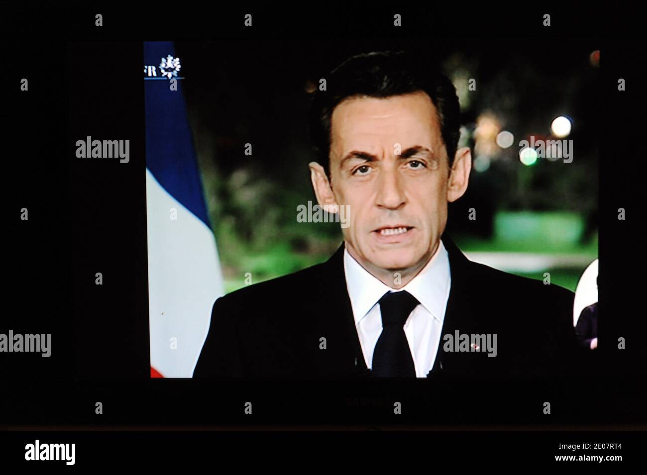 Une capture TV prise de la chaîne TV française TF1. Le président français Nicolas Sarkozy remet ses vœux du nouvel an à la Nation à l'Elysée Palace de Paris, Paris, France, le 31 décembre 2011. Photo de Thierry Orban/ABACAPRESS.COM Banque D'Images