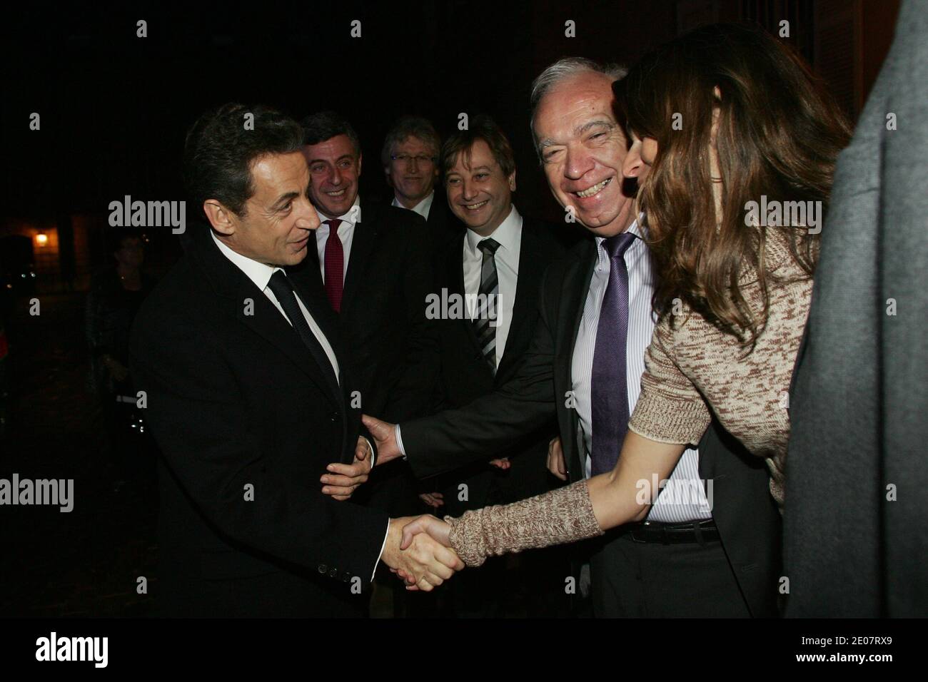 Le président français Nicolas Sarkozy arrive en visite dans un quartier général de la sécurité de Metz, dans le nord-est de la France, le 1er janvier 2012, avant de s'occuper de son nouvel an devant le personnel en service pendant la nuit du nouvel an à la préfecture de la Moselle. Photo de Fred Marvaux/Pool/ABACAPRESS.COM Banque D'Images