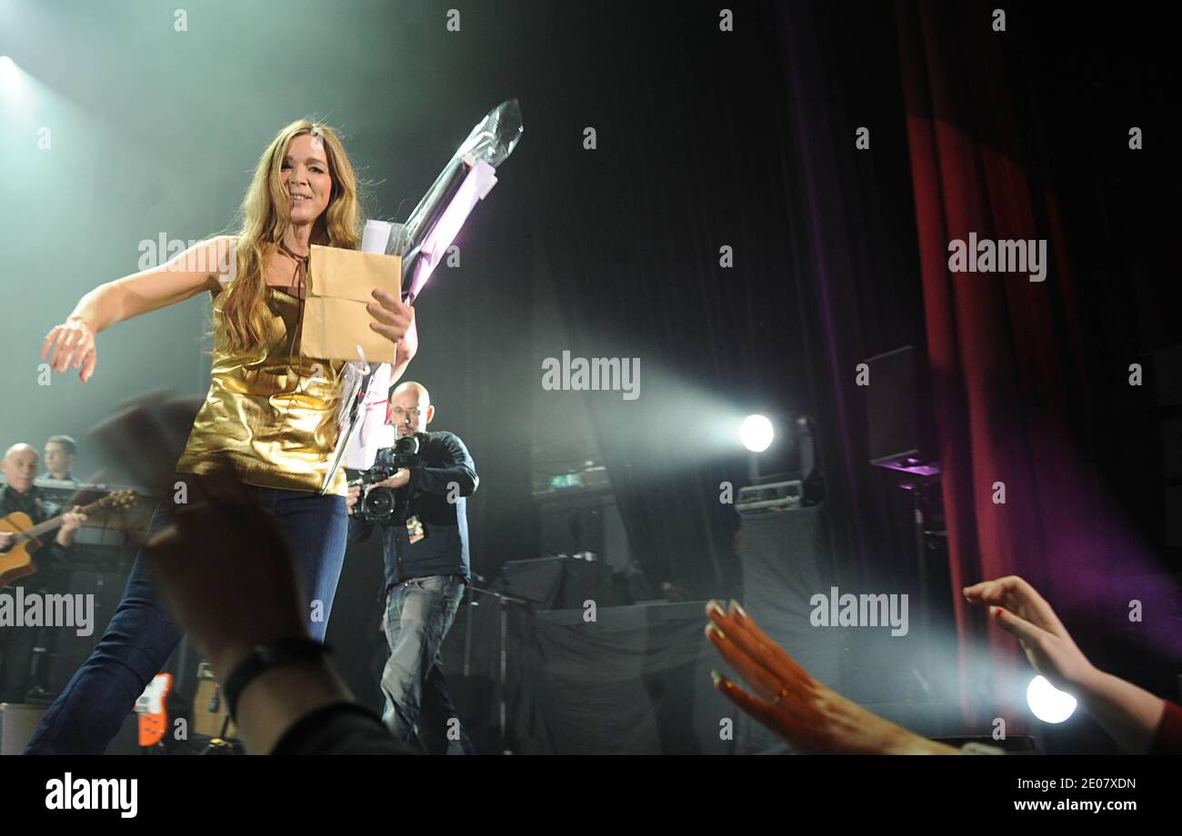 Helene Rolles se produit en direct à l'Olympia à Paris, France, le 06  janvier 2012. Photo de Giancarlo Gorassini/ABACAPRESS.COM Photo Stock -  Alamy