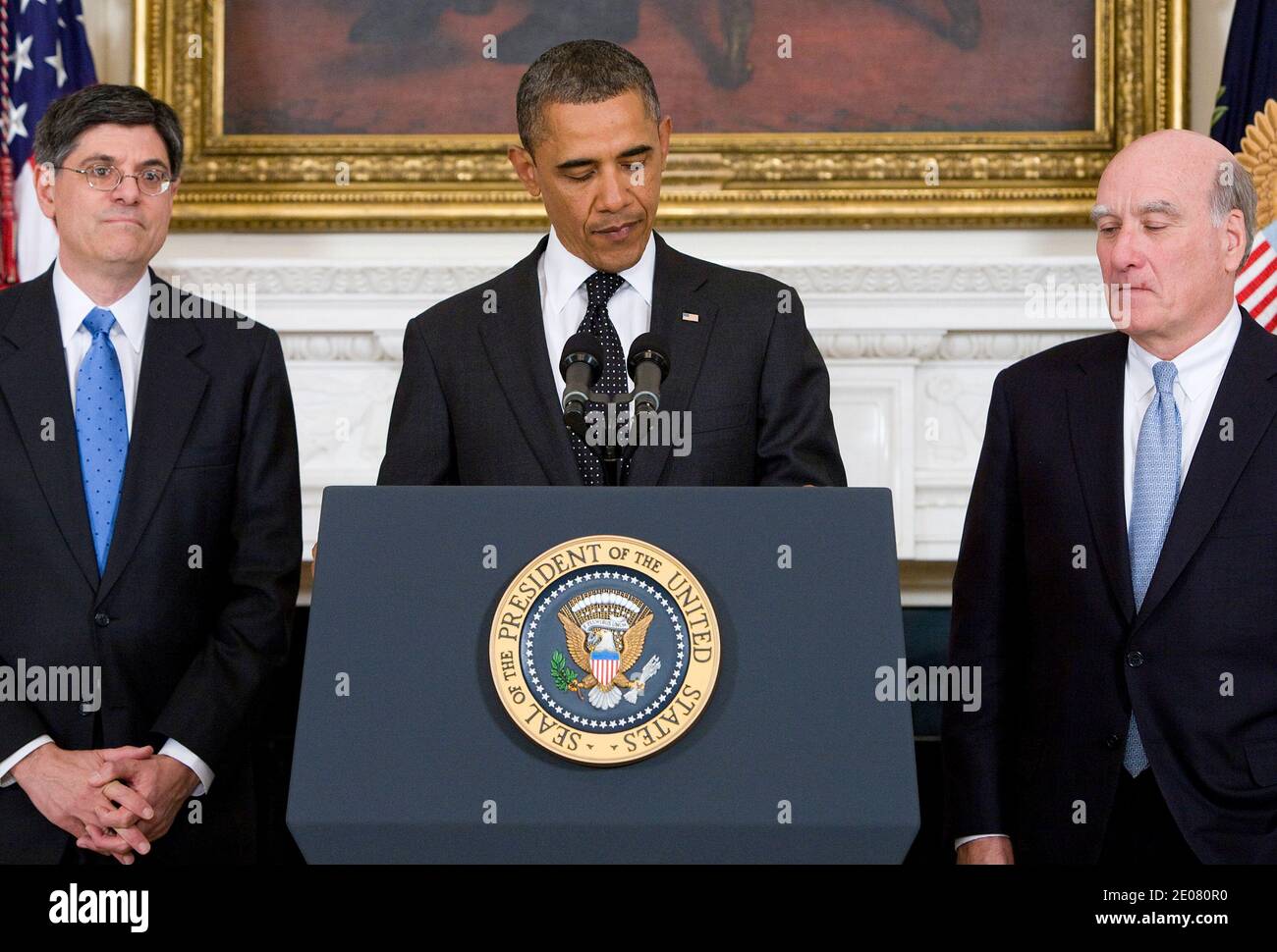 Le président Barack Obama annonce la démission du chef de cabinet de la Maison-Blanche William Daley, à droite, et la nomination de Jacob Lew, à gauche, en tant que nouveau chef de cabinet du Bureau de la gestion et du budget. Daley quitte le poste un peu plus d'un an après avoir pris le travail. Washington, DC, États-Unis, janvier 9, 2012. Photo de Kristoffer Tripplaar/Pool/ABACAPRESS.COM Banque D'Images