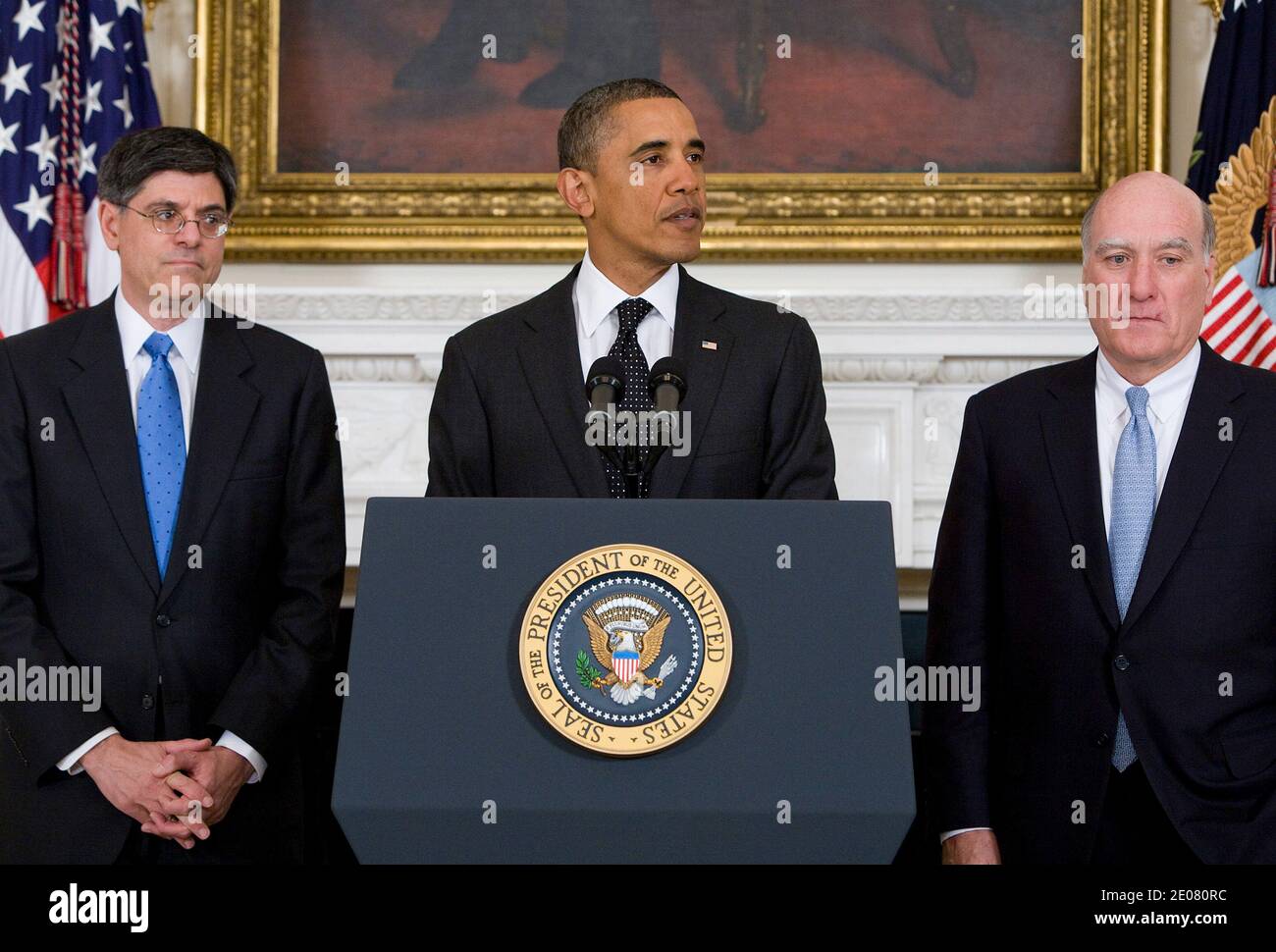 Le président Barack Obama annonce la démission du chef de cabinet de la Maison-Blanche William Daley, à droite, et la nomination de Jacob Lew, à gauche, en tant que nouveau chef de cabinet du Bureau de la gestion et du budget. Daley quitte le poste un peu plus d'un an après avoir pris le travail. Washington, DC, États-Unis, janvier 9, 2012. Photo de Kristoffer Tripplaar/Pool/ABACAPRESS.COM Banque D'Images