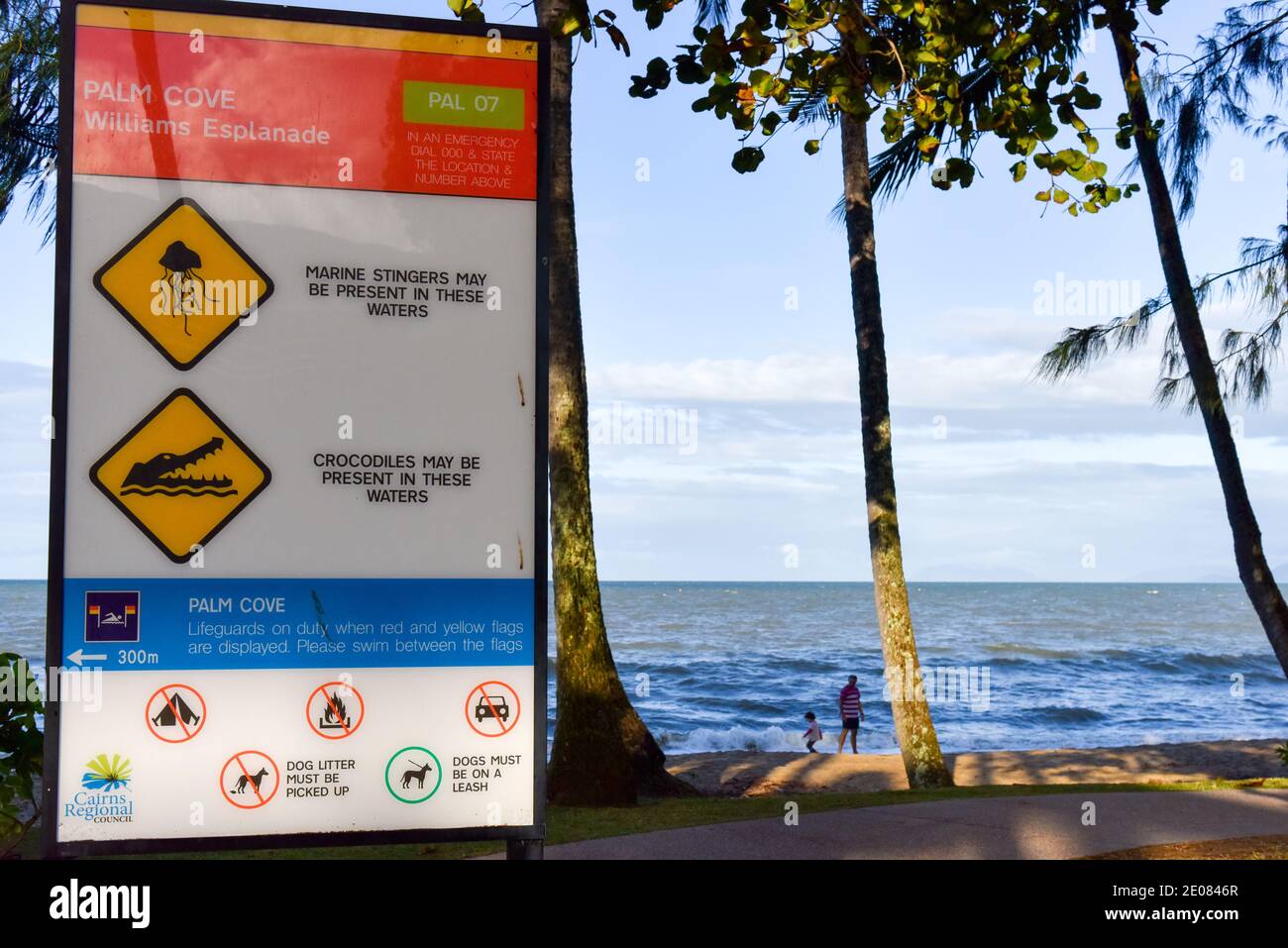Panneau d'avertissement, Palm Cove Beach, Australie Banque D'Images