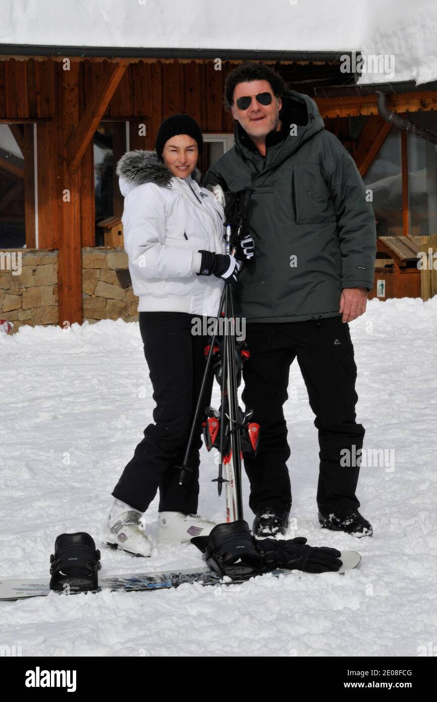 Philippe Lellouche et Vanessa Demouy lors du 15e Festival de comédie de l'Alpe d'Huez qui s'est tenu à l'Alpe d'Huez, en France, le 21 janvier 2012. Photo de Charriau-Marechal/ABACAPRESS.COM Banque D'Images