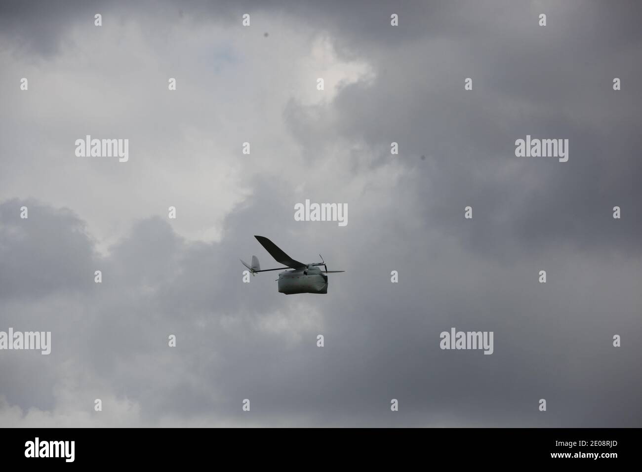 Un drone Skylark est déployé au cours d'un exercice près de Bat Shlomo, en  Israël, le 16 janvier 2012. Le Skylark peut transporter une charge de  caméra pouvant atteindre 1 kg, dispose