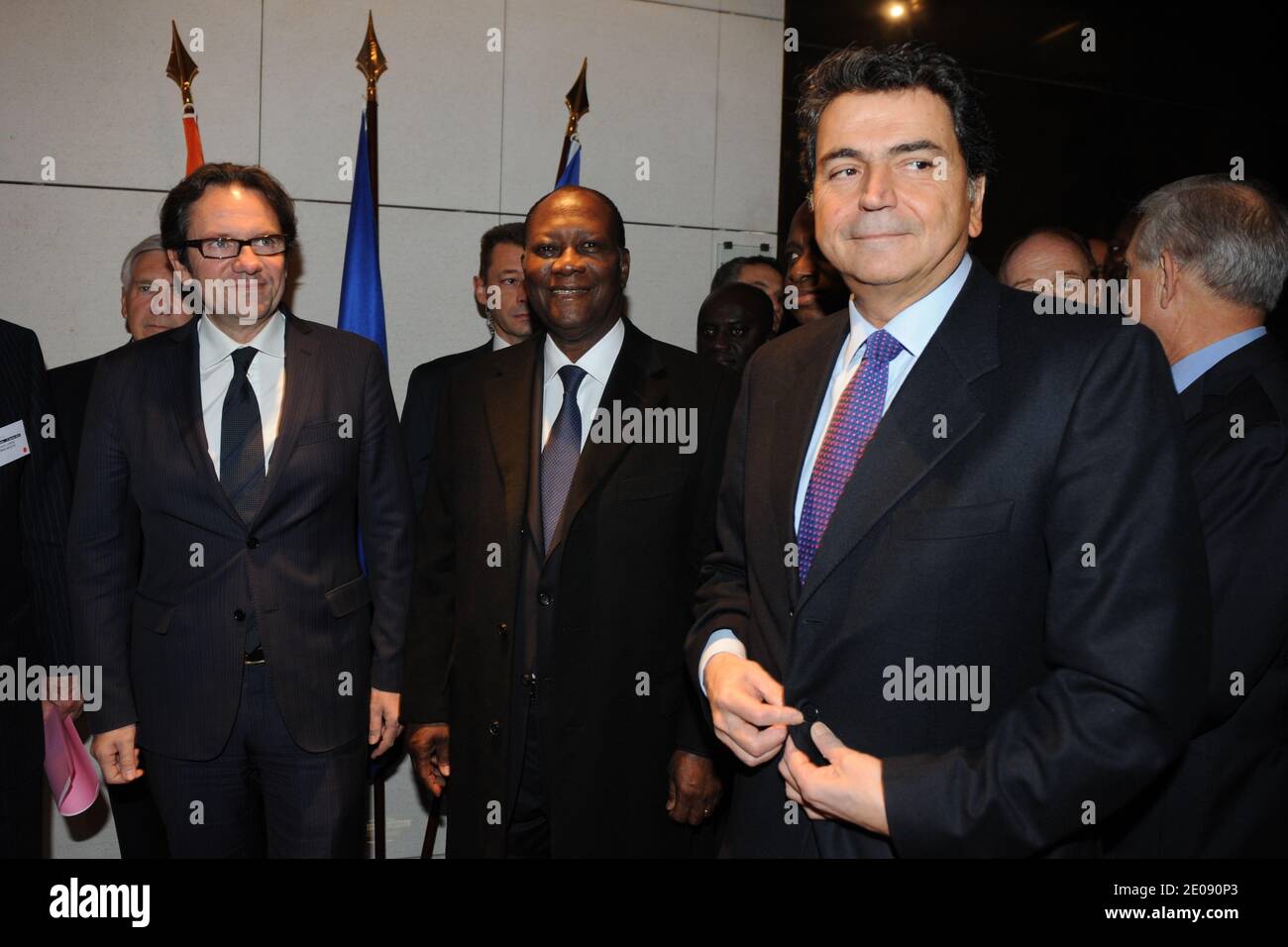 Frederic Lefebvre, président ivoirien Alassane Ouattara et Pierre Lellouche photographiés lors d'une réunion à la fédération française des employeurs (MEDEF), à Paris, en France, le 27 janvier 2012. Photo de Mousse/ABACAPRESS.COM Banque D'Images