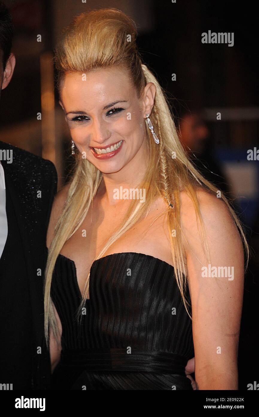 Elodie Gossuin et son petit ami arrivent à la 13ème cérémonie des NRJ Music Awards qui s'est tenue au Palais des Festivals à Cannes, en France, le 28 janvier 2012. Photo de Gorassini-Guignebourg/ABACAPRESS.COM Banque D'Images