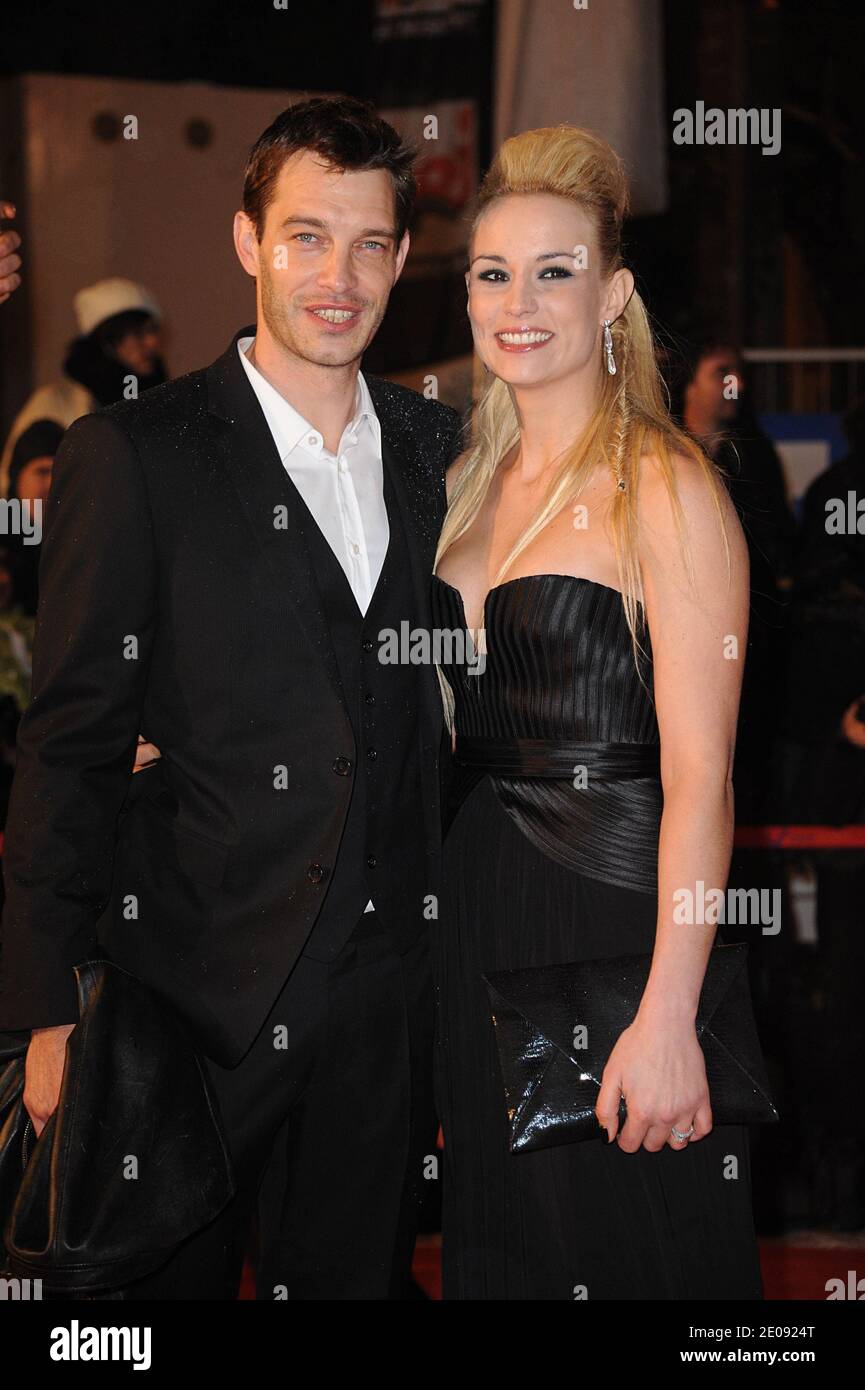 Elodie Gossuin et son petit ami arrivent à la 13ème cérémonie des NRJ Music Awards qui s'est tenue au Palais des Festivals à Cannes, en France, le 28 janvier 2012. Photo de Gorassini-Guignebourg/ABACAPRESS.COM Banque D'Images