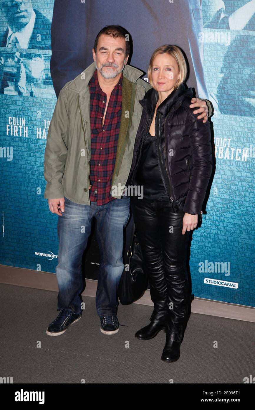 Olivier Marchal et son épouse Catherine assistent à la première française du film 'Tinker, Tailor, Soldier, Spy' ('la Taupe') qui s'est tenu au Cinéma UGC Normandie à Paris, France, le 20 janvier 2012. Banque D'Images