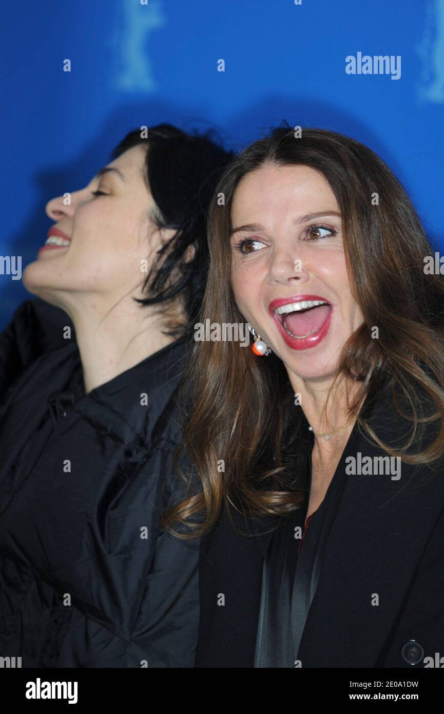 La directrice Teona Strugar Mitevska et Victoria Abril assistent à la séance photo « la femme qui a brossé ses larmes » pour le 62e Festival international du film de Berlin, à Berlin, en Allemagne, le 10 février 2012. La 62e Berlinale a lieu du 09 au 19 février. Photo d'Aurore Marechal/ABACAPRESS.COM Banque D'Images