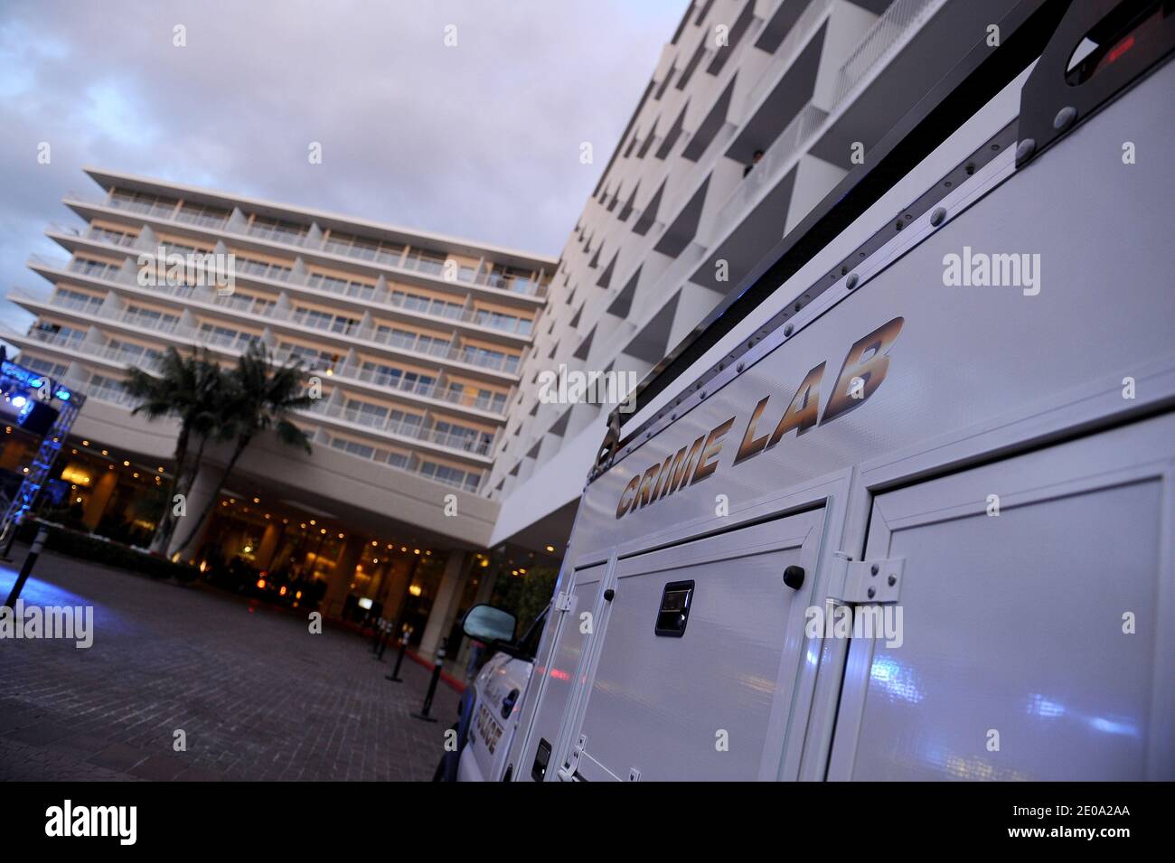 L'hôtel Beverly Hilton vu 1.30 heures après la mort de Whitney Houston. La diva a été trouvée morte dans sa chambre à 3.55pm. Elle était censée assister à la fête annuelle Clive Davis qui s'est tenue dans le même hôtel. Los Angeles, CA, États-Unis, 11 février 2012. Photo de Lionel Hahn/ABACAPRESS.COM Banque D'Images