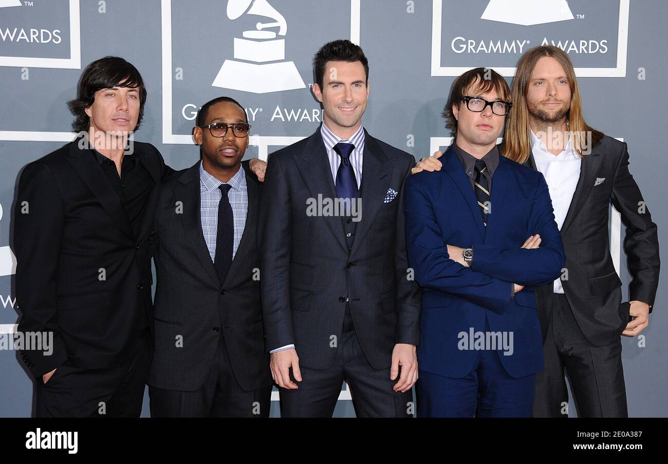 (De gauche à droite) Jesse Carmichael, PJ Morton, Adam Levine, Michael Madden et James Valentine de Maroon 5 arrivent aux 54ème Grammy Awards annuels qui se sont tenus au Staples Center de Los Angeles, CA, États-Unis, le 12 février 2012. Photo de Lionel Hahn/ABACAPRESS.COM Banque D'Images