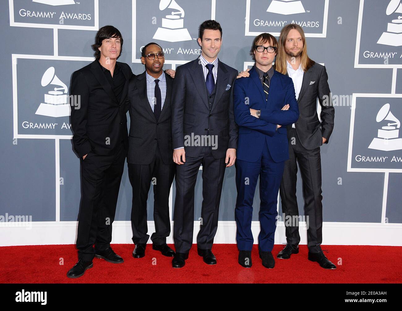 (De gauche à droite) Jesse Carmichael, PJ Morton, Adam Levine, Michael Madden et James Valentine de Maroon 5 arrivent aux 54ème Grammy Awards annuels qui se sont tenus au Staples Center de Los Angeles, CA, États-Unis, le 12 février 2012. Photo de Lionel Hahn/ABACAPRESS.COM Banque D'Images