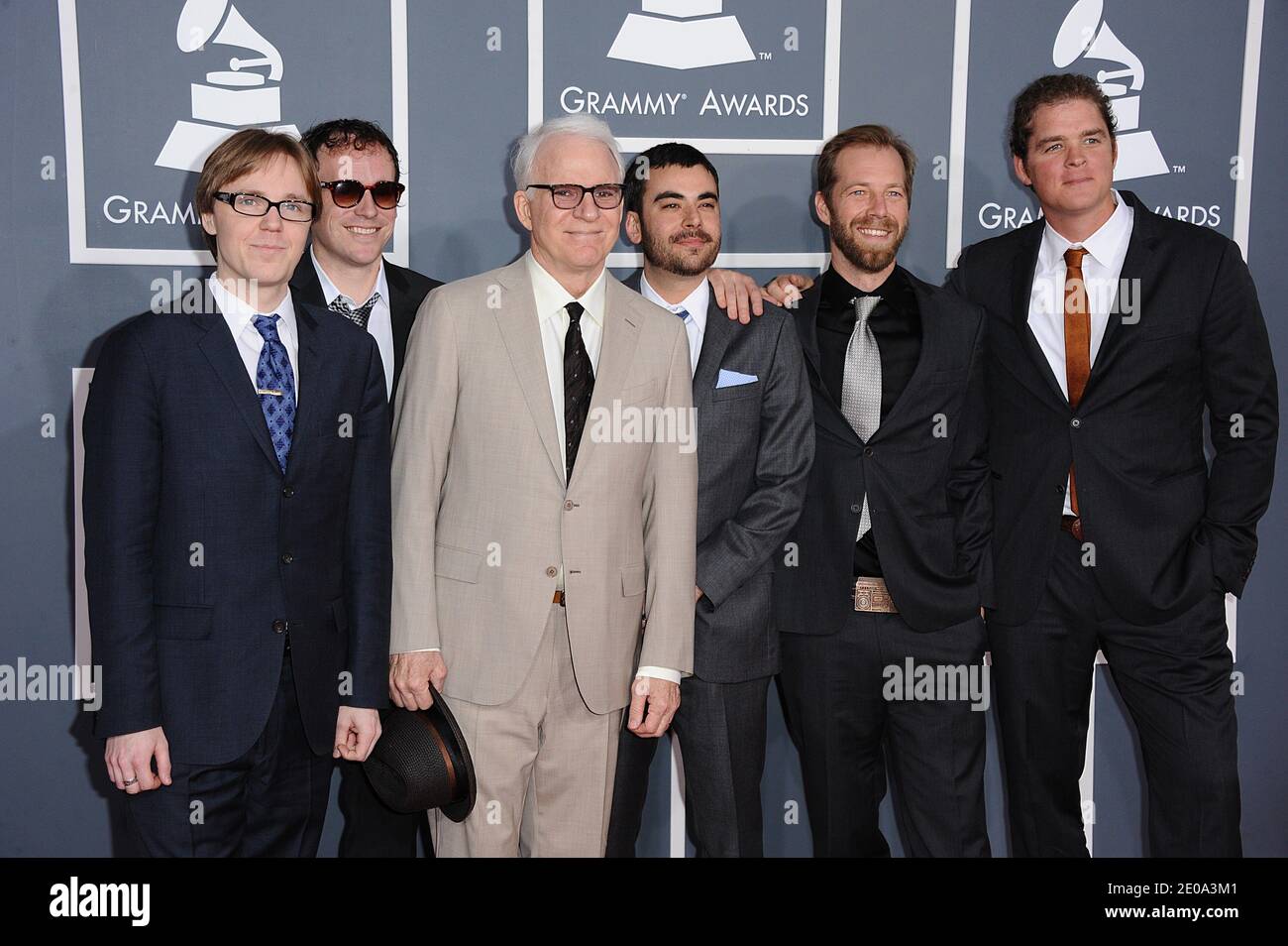 Steve Martin et les Steep Canyon Rangers arrivent aux 54ème Grammy Awards annuels qui se tiennent au Staples Center de Los Angeles, CA, Etats-Unis, le 12 février 2012. Photo de Lionel Hahn/ABACAPRESS.COM Banque D'Images