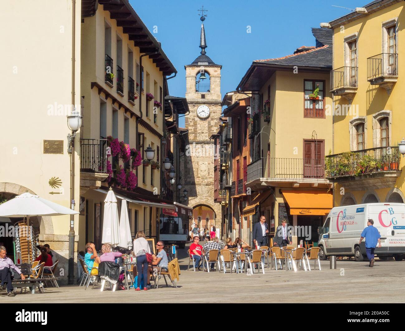 Tour de l'horloge (Torre del Reloj) et place Encina (Plaza) - Ponferrada, Castille et Leon, Espagne Banque D'Images