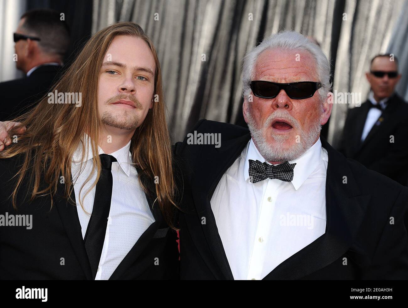 Nick Nolte et son fils Brawley (à gauche) arrivent au 84e Annual Academy Awards, qui s'est tenu au Kodak Theatre de Los Angeles, Californie, Etats-Unis, le 26 février 2012. Photo de Lionel Hahn/ABACAPRESS.COM Banque D'Images