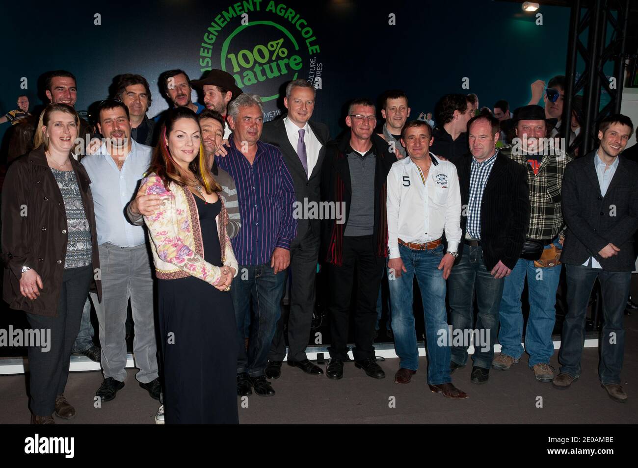 Princesse française Hermine de Clermont-Tonnerre, ministre français de l'Agriculture et de la pêche Bruno le Maire et la diffusion de TV Show l'amour est dans le pré : Alexis, Benjamin, Benoit, Céline, Didier, Fabien, Jean-Claude, Jean-Michel, Karine, Loic, Matthieu, Philippe, Raymond, Sylvain et Valerie assistent à une fête et à l'exposition de photographie du salon de télévision l'Amour est dans le Pre lors de la Foire agricole de Paris 2012 qui s'est tenue au Parc des Expositions de la porte de Versailles, Paris, France, le 29 février 2012. Photo de Nicolas Genin/ABACAPRESS.COM Banque D'Images