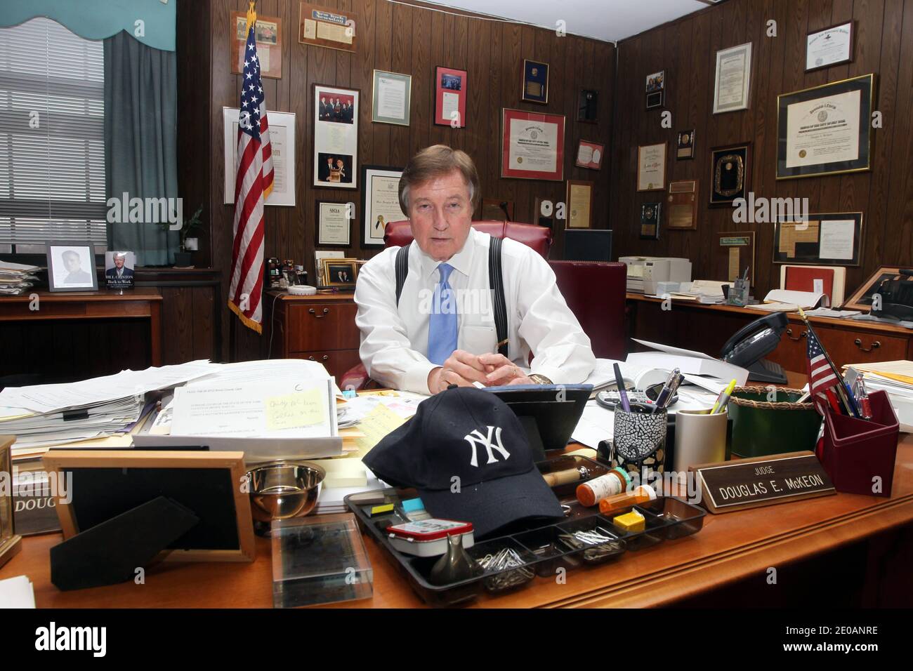 Le juge Douglas McKeon pose au palais de justice du comté de Bronx à New York, NY, États-Unis, le 1er mars 2012. Le juge McKeon est le juge de la Cour suprême du comté de New York du procès civil Bronx intenté par la femme de chambre guinéenne Nafissatou Diallo contre l'ancien directeur du Fonds monétaire international (FMI) Dominique Strauss-Kahn, qu'elle accuse d'avoir violée. Photo de Stefano Coles/ABACAPRESS.COM Banque D'Images