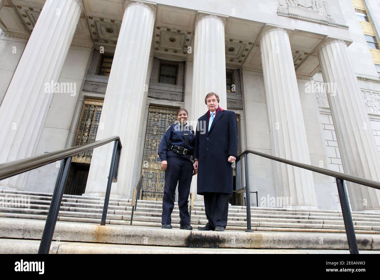 Le juge Douglas McKeon pose au palais de justice du comté de Bronx à New York, NY, États-Unis, le 1er mars 2012. Le juge McKeon est le juge de la Cour suprême du comté de New York du procès civil Bronx intenté par la femme de chambre guinéenne Nafissatou Diallo contre l'ancien directeur du Fonds monétaire international (FMI) Dominique Strauss-Kahn, qu'elle accuse d'avoir violée. Photo de Stefano Coles/ABACAPRESS.COM Banque D'Images