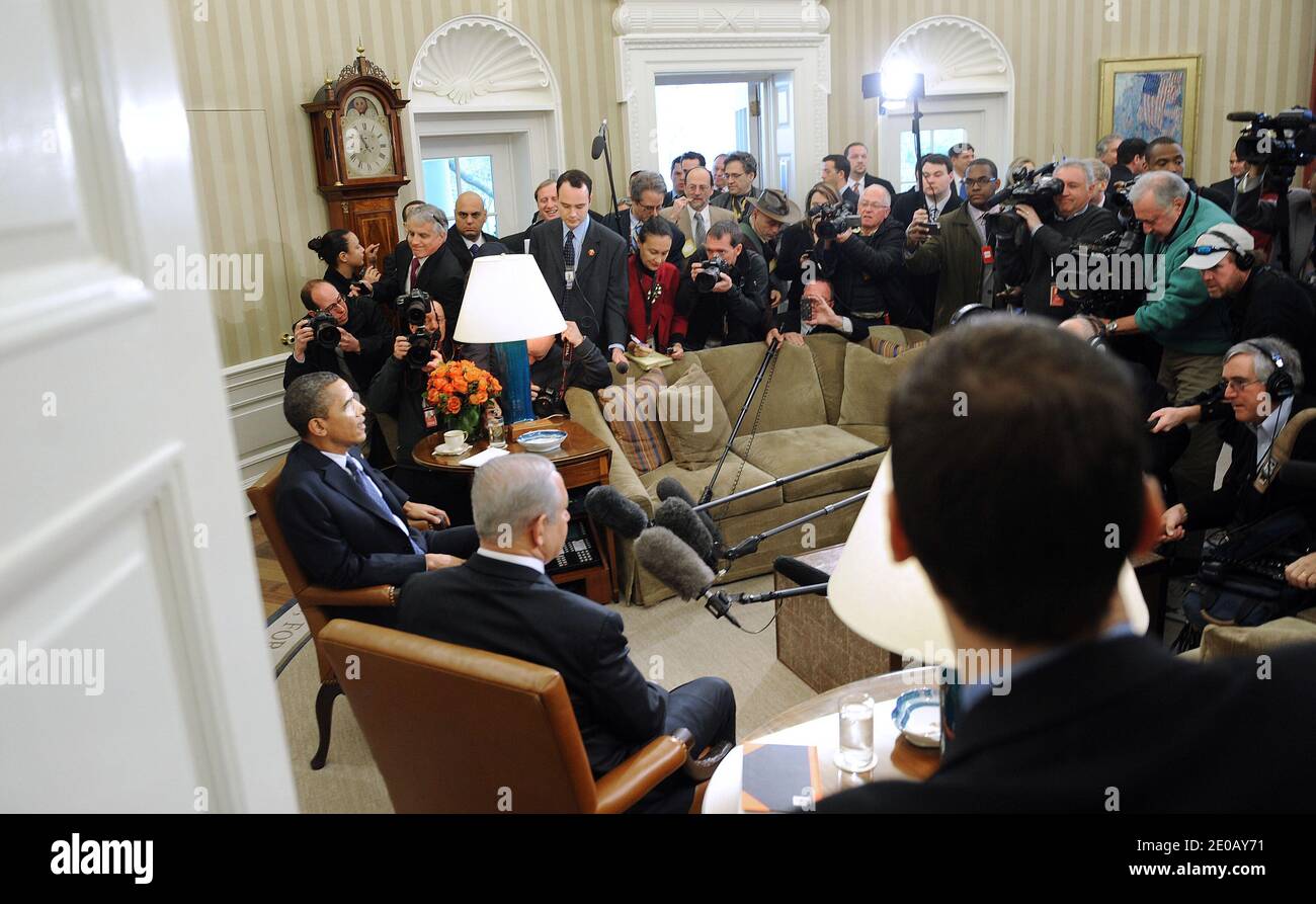 Le président américain Barack Obama (R) rencontre le Premier ministre Benjamin Netanyahu dans le bureau ovale de la Maison Blanche le 5 mars 2012 à Washington. Les deux dirigeants ont discuté de la paix au Moyen-Orient et des préoccupations croissantes d'Israël à l'égard de la production d'armes nucléaires par l'Iran. Photo par Olivier Douliery/ABACAPRESS.COM Banque D'Images