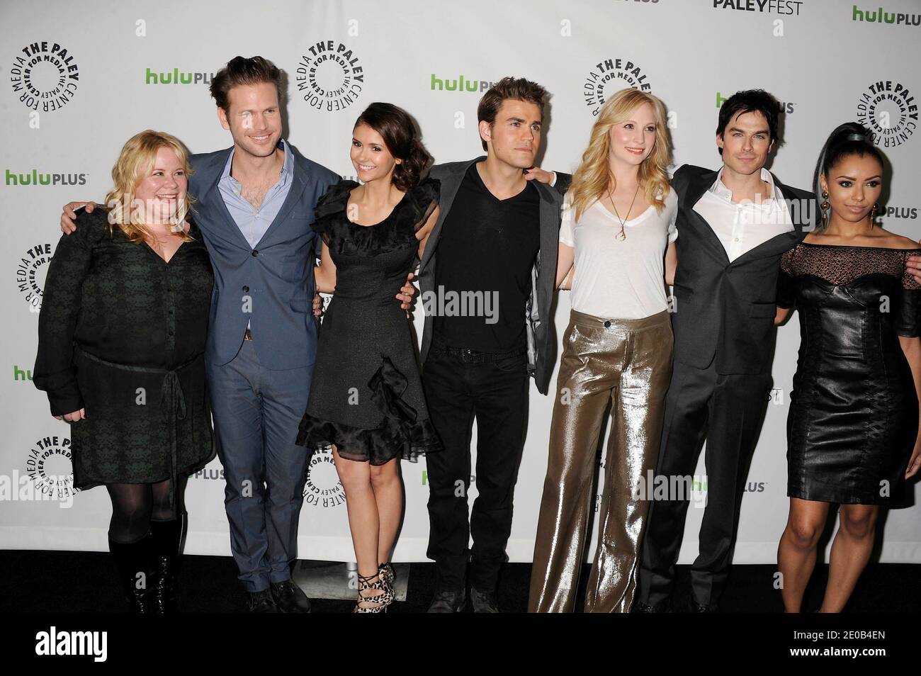 Candice Accola And Paul Wesley Paul wesley and candice accola Banque de photographies et d'images à haute  résolution - Alamy