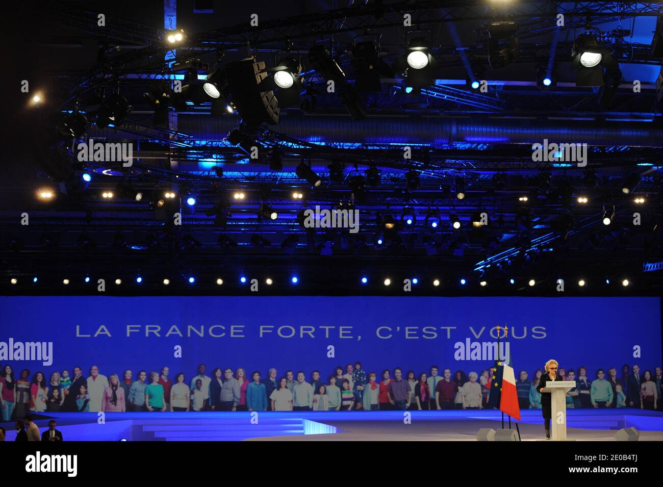 Épouse de l'ancien président français Jacques Chirac Bernadette Chirac prononce un discours lors de la rencontre de Nicolas Sarkozy, le 11 mars 2012, à Villepinte, près de Paris, dans le cadre d'une réunion de campagne, lors d'une élection présidentielle de 2012, à l'occasion de laquelle il est candidat à la présidence de l'UMP. Photo de Mousse/ABACAPRESS.COM Banque D'Images