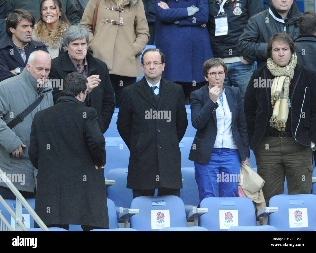 Stephane le Foll candidat socialiste à l'élection présidentielle française François Hollande et Valerie Fourneyron, maire de Rouen et conseillère sportive, lors du tournoi Rugby RBS 6 Nations, France contre Angleterre au Stade de France à Saint-Denis, près de Paris, France, le 11 mars 2012. L'Angleterre a gagné 24-22. Photo par ABACAPRESS.COM Banque D'Images