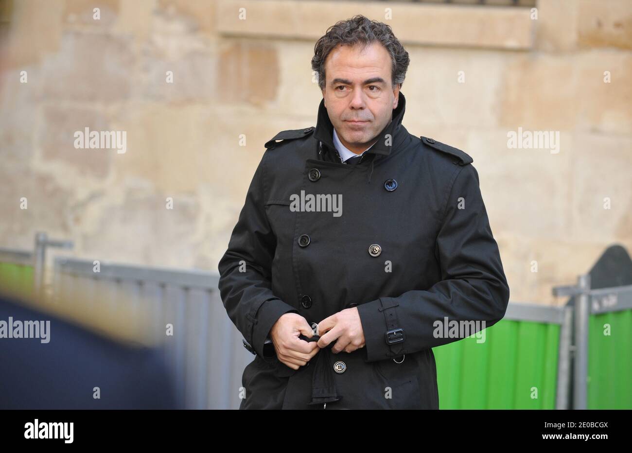 Le ministre français de l'éducation Luc Chatel arrive au Collège François Couperin à Paris, France, le 20 mars 2012, à une minute de silence en présence du Président français de cette école. Le lendemain de l'ouverture du feu d'un tireur sur une moto lundi dans une école juive de la ville française de Toulouse, dans le sud-ouest de la France, tuant un rabbin et ses deux jeunes fils alors qu'ils attendaient un bus, puis pourchassé une jeune fille de 7 ans, la tirant à bout de champ. Ce fut la dernière d'une série d'attaques contre des minorités qui ont soulevé la crainte d'un meurtrier raciste sur les personnes en vrac. Photo de Christophe Guibbbaud/ABACAPRESS. Banque D'Images