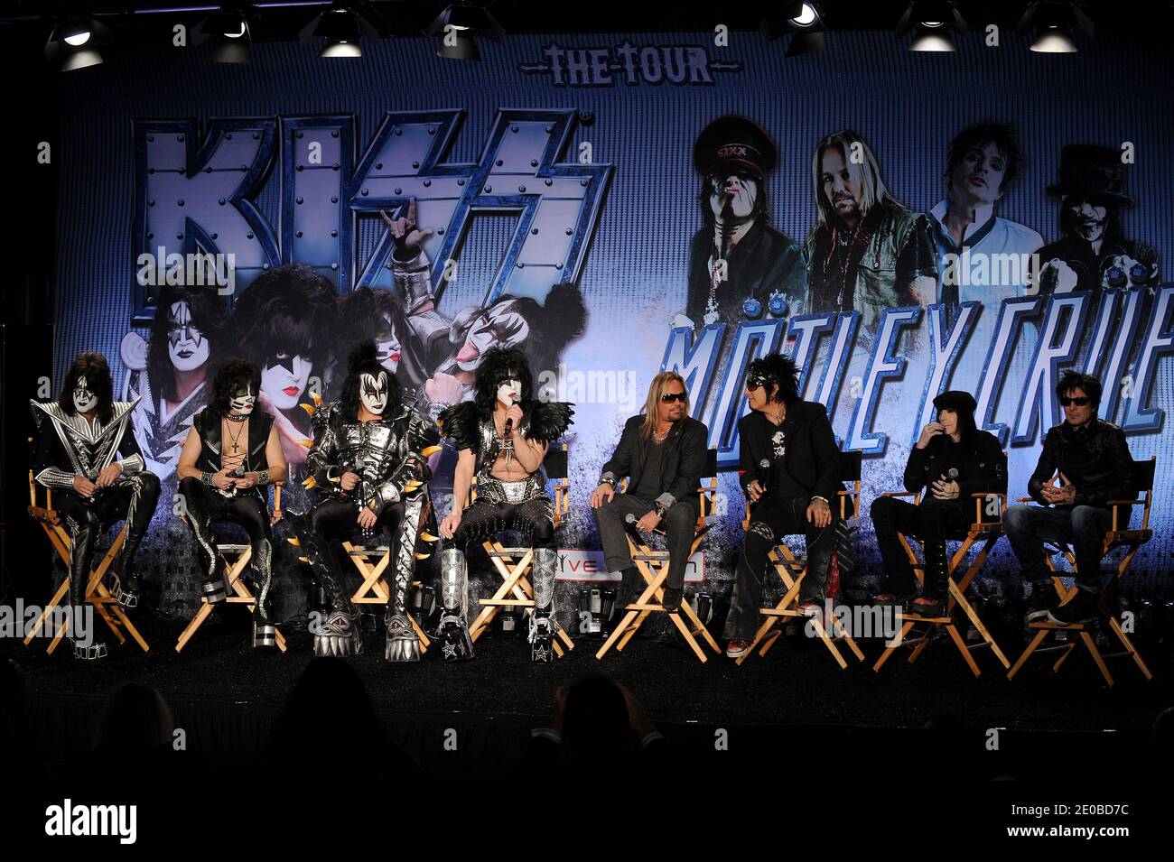 Gene Simmons, Paul Stanley, Tommy Thayer, Eric Singer, Tommy Lee, Nikki Sixx, Vince Neil et Mick Mars assistent à la conférence de presse d'une tournée épique et sans précédent Kiss, Motley Clue : The Tour à l'hôtel Roosevelt de Los Angeles, CA, USA, le 20 mars 2012. Photo de Lionel Hahn/ABACAPRESS.COM Banque D'Images