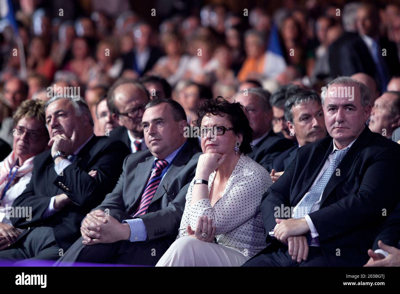 Gerard Larcher, Christine Boutin et Maurice Leroy, ministre français des Affaires urbaines Écoutez le discours du président français sortant et candidat au pouvoir de l'UMP pour l'élection présidentielle de 2012, Nicolas Sarkozy, lors d'une réunion de campagne à Ormes près d'Orléans, dans le centre de la France, le 26 mars 2012. Photo de Stephane Lemouton/ABACAPRESS.COM Banque D'Images