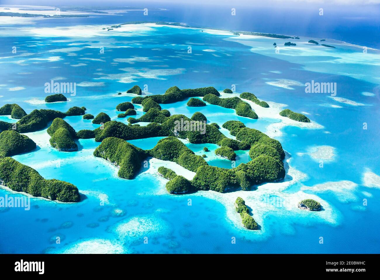 Vue aérienne des soixante-dix îles, des îles Rock, sur l'archipel de l'île de Ngerukewid (Ngerukeuid), Koror, Palau, Micronésie, Océanie Banque D'Images