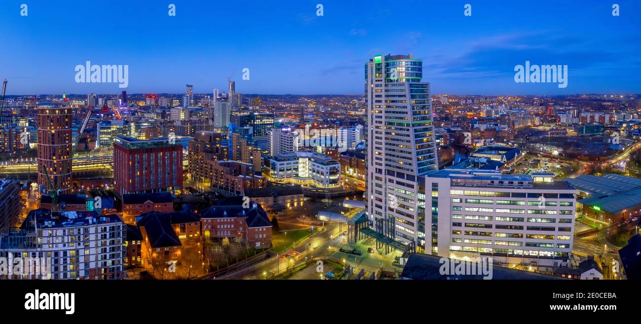 Centre-ville de Leeds et Bridge Water place. Vue aérienne sur Leeds, y compris les hôtels, les bureaux et la gare avec la région et les espaces de vente au détail Banque D'Images
