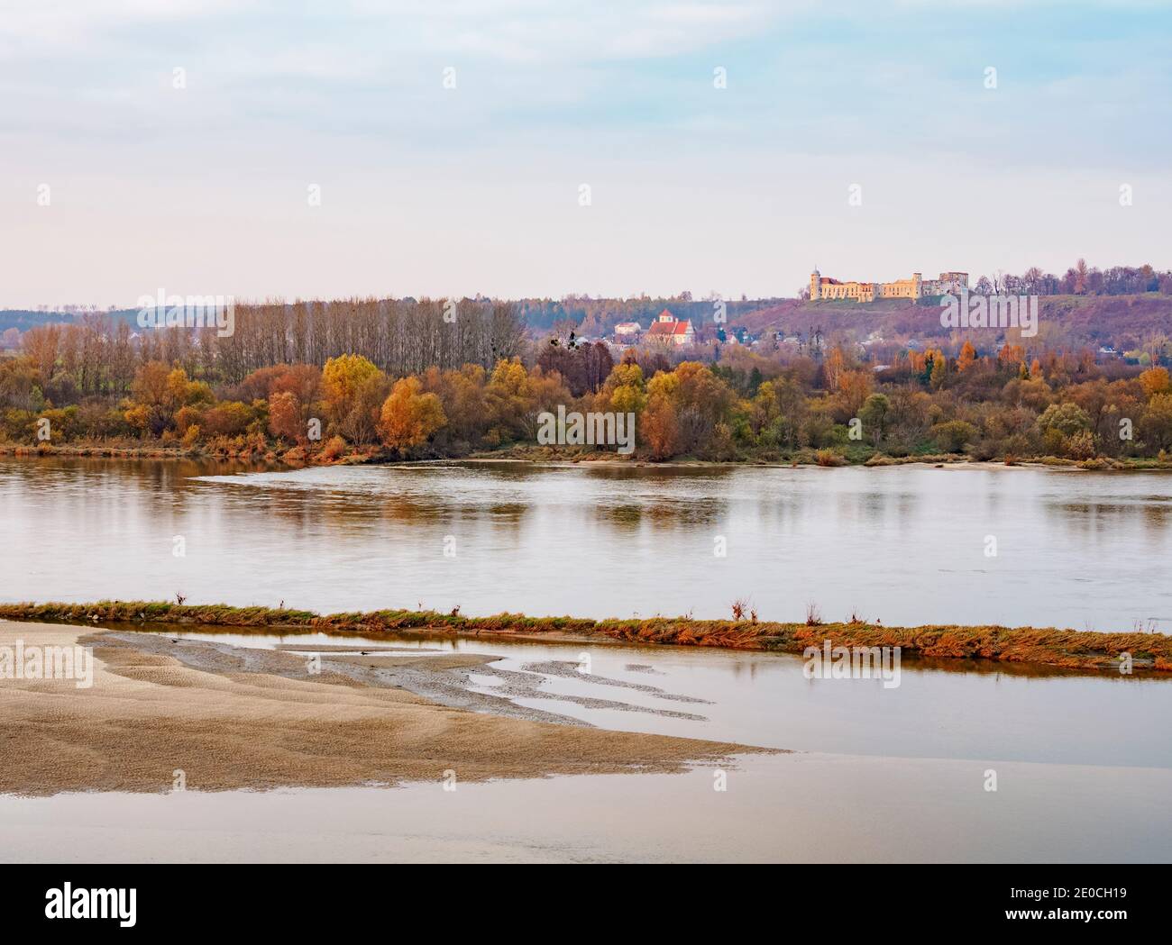 Vue sur la Vistule en direction de Janowiec, coucher de soleil, Lublin Voivodeship, Pologne, Europe Banque D'Images