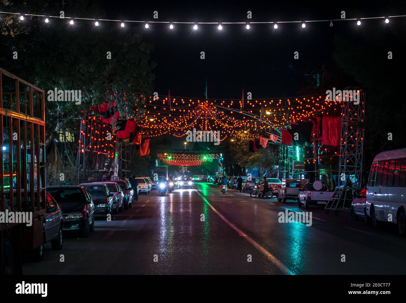 Décorations de lumière pendant plus d'un mois Muharram de la rue principale de la vieille ville de Kashan, ville capitale de Kashan County d'Iran Banque D'Images