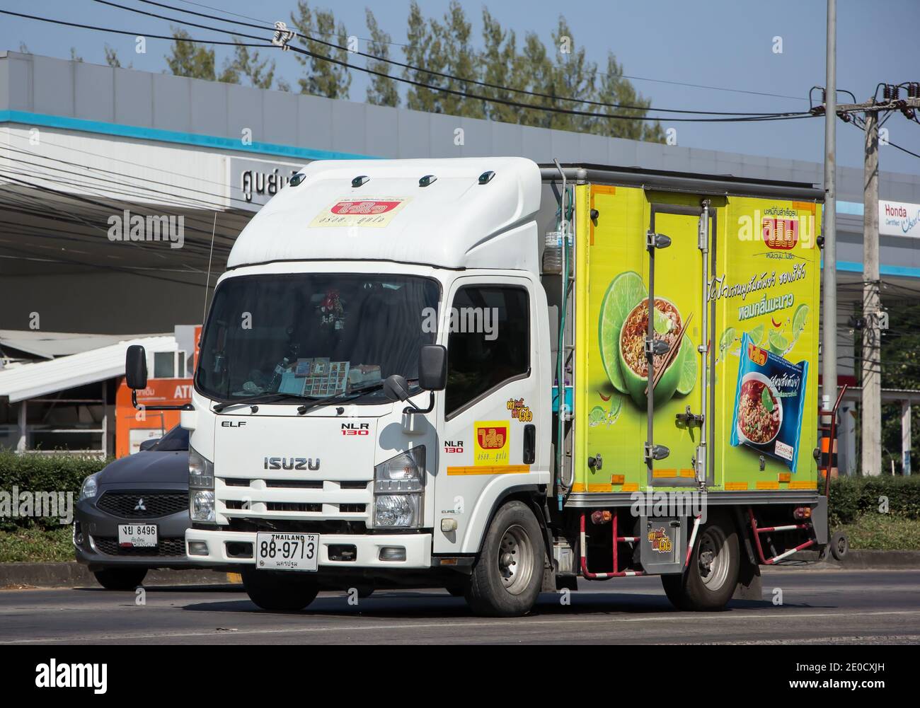 Chiangmai, Thaïlande - novembre 23 2020 : camion-conteneur de Thai Confuerved Food Factory Company Limited. Photo sur la route n°121 à environ 8 km de Downtow Banque D'Images