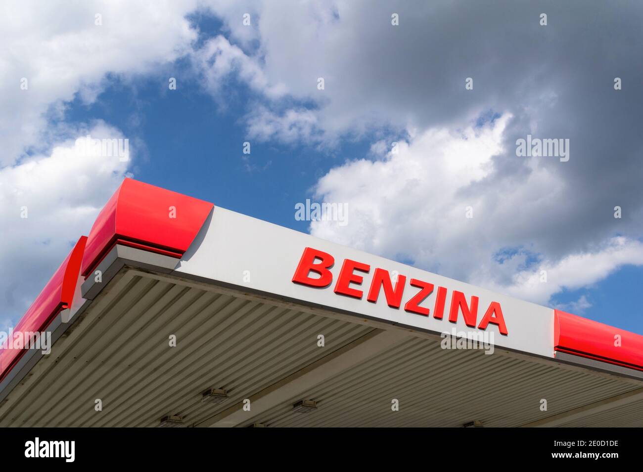Benzina, Ostrava, République Tchèque / Tchéquie - 3 septembre 2020: Station de gaz et de patrouille. Logo de la marque de la société, firn et corporation. Banque D'Images
