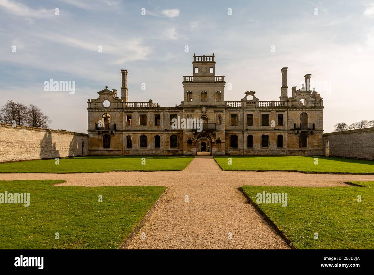 Façade nord à Kirby hall, une maison élisabéthaine du XVIIe siècle ou maison de campagne en ruines près de Gretton nr Corby Northamptonshire Angleterre Royaume-Uni Banque D'Images