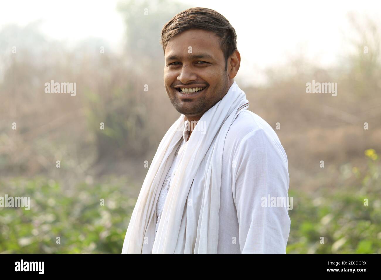 Agriculteur indien en champ agricole Banque D'Images