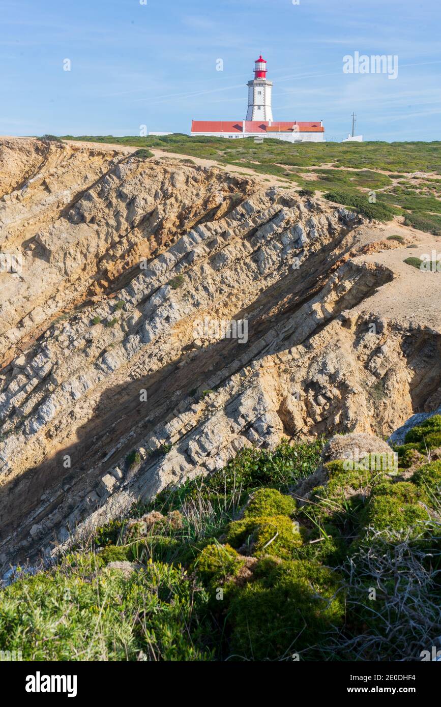 Paysage du cap de Capo Espichel avec le phare et les falaises de mer, au Portugal Banque D'Images