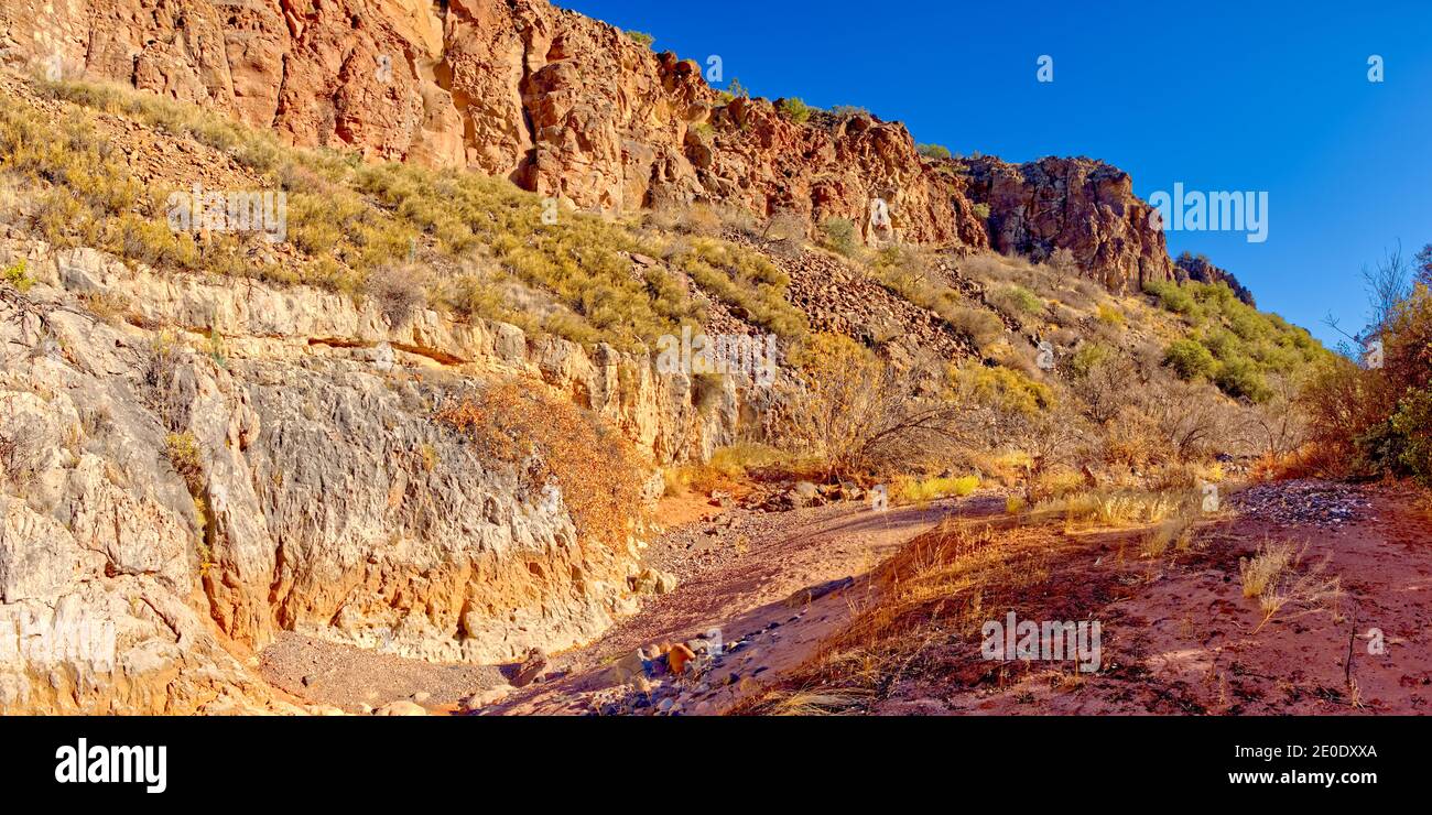 Parois abrupte de l'Enfer Canyon près de Drake Arizona dans la forêt nationale de Prescott. Banque D'Images