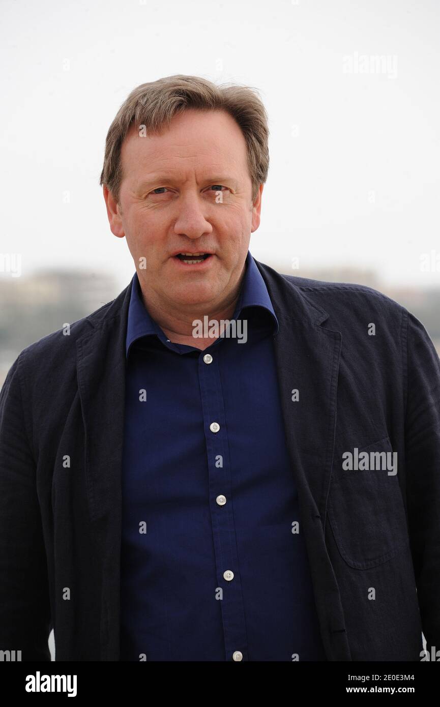 Neil Dudgeon pose pour le photocall 'meurtres de l'hommes' ('inspecteur Barnaby') dans le cadre de MIP TV 2012 à Majestic Beach à Cannes, France, le 2 avril 2012. Photo de Giancarlo Gorassini/ABACAPRESS.COM Banque D'Images