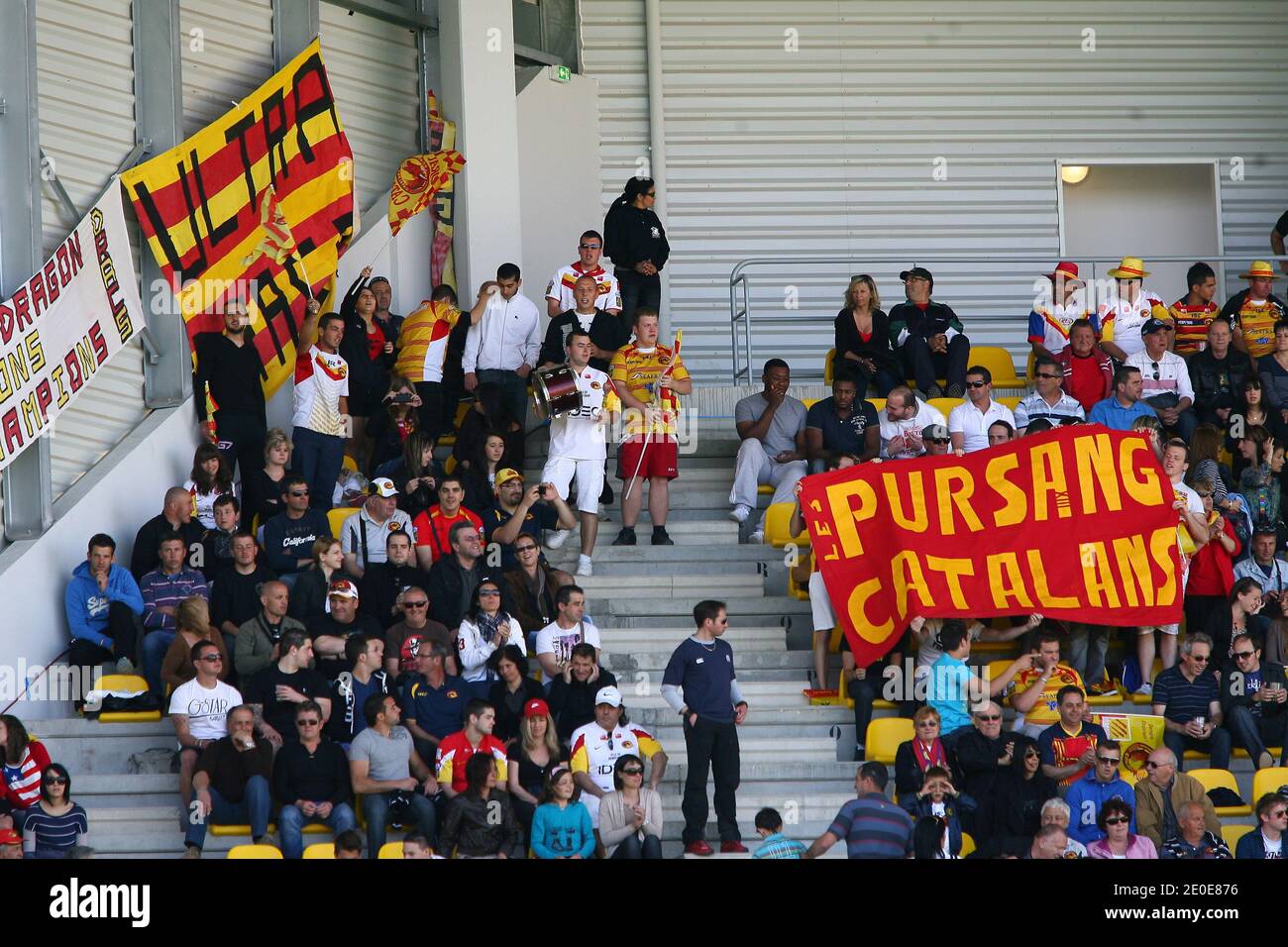 Atmosphère pendant le match de rugby RFL Stobart SuperLeague Dragons Catalan vs Warrington Wolves. Dragons catalan a gagné 44 - 16. Au stade Gilbert Brutus de Perpignan, France, le 9 avril 2012. Photo de Michel Clementz/ABACAPRESS.COM Banque D'Images