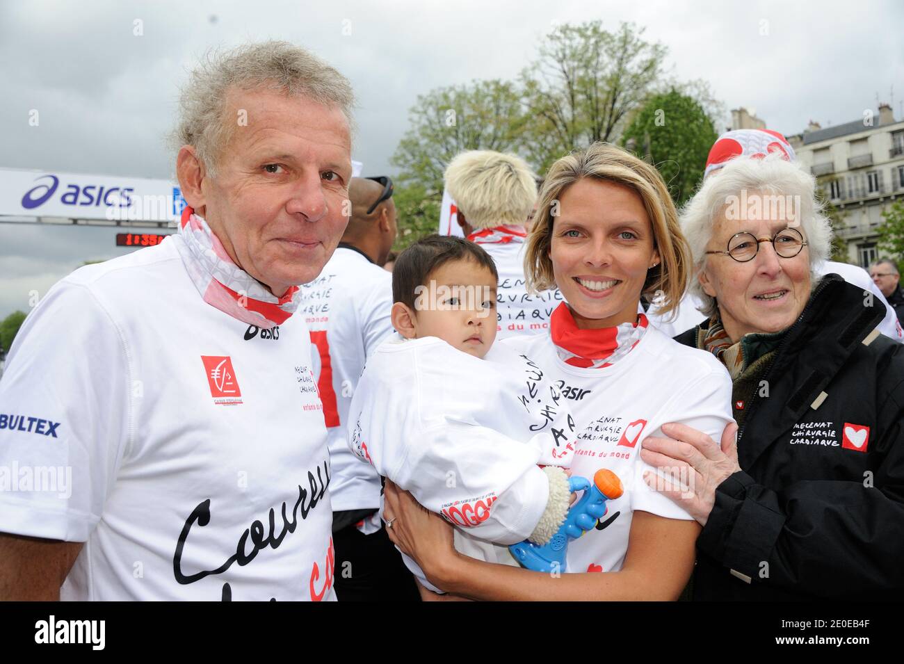 Patrick Poivre d'Arvor, Sylvie Tellier et la professeure Francine Leca, chirurgien cardiaque, participant à la 36e édition du Marathon International de Paris, à Paris, France, le 15 avril 2012. Photo d'Alban Wyters/ABACAPRESS.COM Banque D'Images